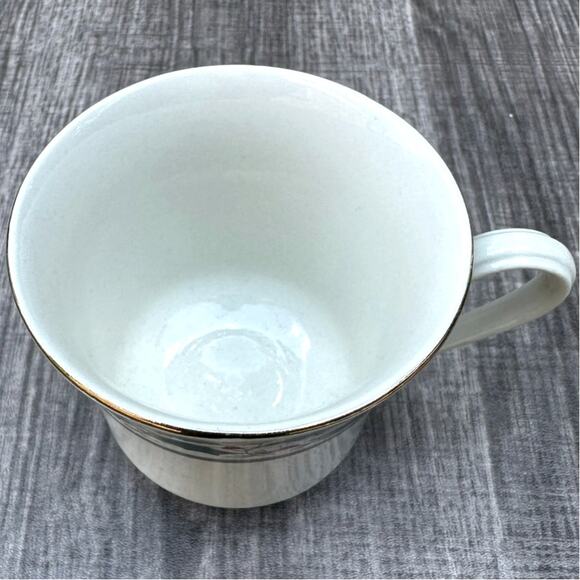 Royal Limited Home for the Holidays Holly Holiday Teacups Holly/Berries-Set of 3 - Picture 6 of 6